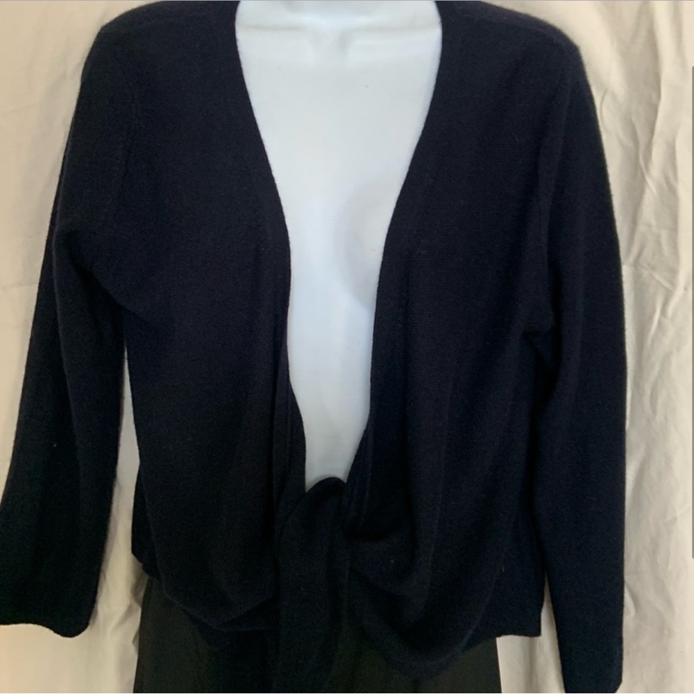 Classic DKNY cashmere and lambswool sweater wrap